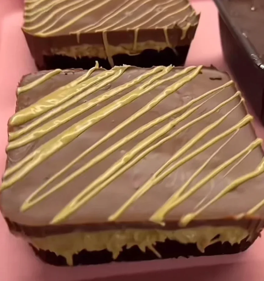 Crumbl Dubai Chocolate Brownie 8